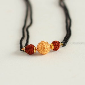 Gold polierte Perle Rudraksha Mangalsutra, kurze handgemachte Halskette, indische Mangalsutra, indischer Schmuck, ethnisch, Geschenk für sie, zierliche Halskette