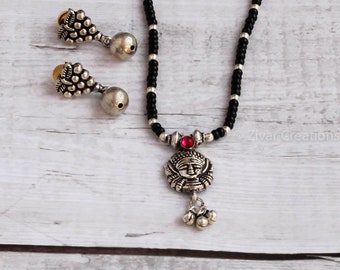 Oxidiertes Laxmi Mangalsutra: Handgemachte deutsche Silberkette mit Anhänger