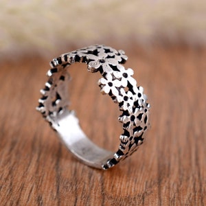 Silber Blumen Band Ring, 925 Sterling Silber Ring, handgefertigter Ring, filigraner Ring, Gänseblümchen Band Ring, Frauen Schmuck, Geschenk für Sie