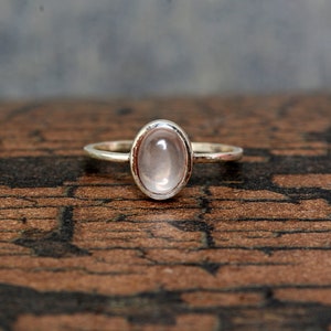 Rosenquarz Ring, Handgemachter Ring, Zierliche Ring, Frauen Ring, Naturstein Ring, 18k Gold Ring, Versprechen Ring, Geschenk für sie, Kleine Ring