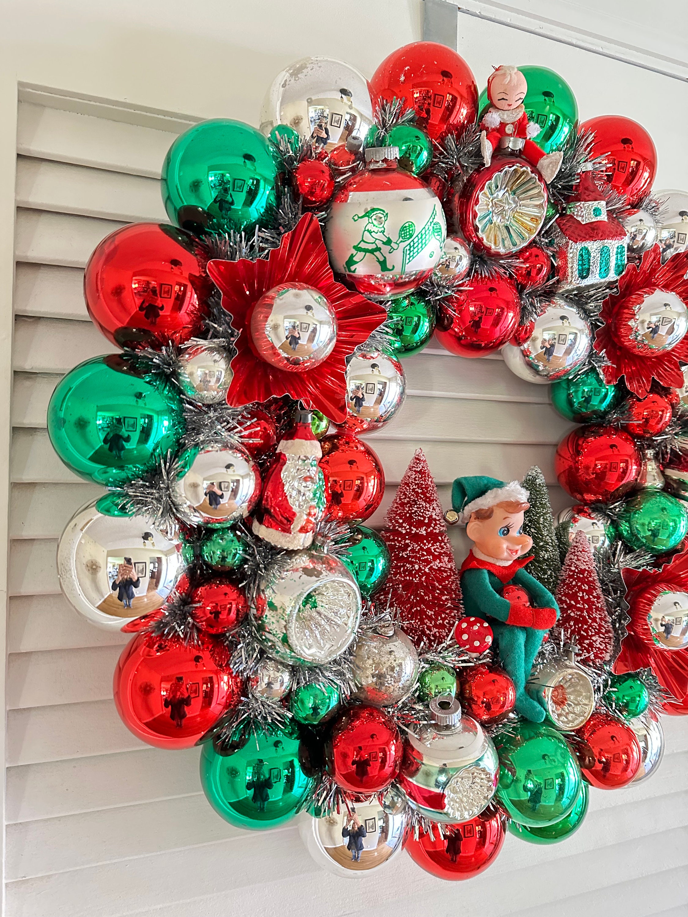 Vintage Christmas Ornament Wreath RED GREEN Knee Hugger Elf Mid