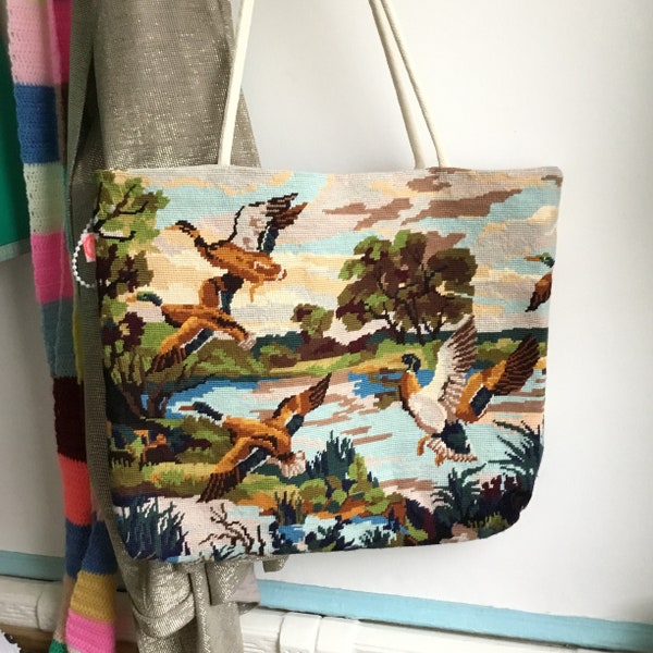 Sac canevas ancien motif champêtre , cabas tapisserie recyclée rétro.