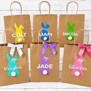 Puede incluir: Un letrero de madera r&uacute;stico con el texto "Welcome to our home" en letras blancas. El letrero presenta un acabado envejecido y un dise&ntilde;o sencillo y acogedor, perfecto para la decoraci&oacute;n de la puerta principal.