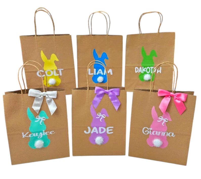 Puede incluir: Un juego de tres tazas de cer&aacute;mica con un acabado mate moteado. Las tazas son de color crema, gris claro y gris oscuro. Cada taza tiene un dise&ntilde;o simple y minimalista, ideal para caf&eacute; o t&eacute;.