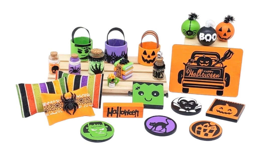 Halloween Dollhouse Miniatures, Halloween Signs, Halloween Pillows