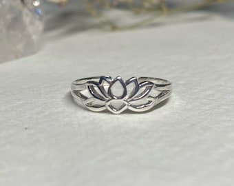 Bague d’orteil argentée | Bague d’orteil en fleur de lotus argentée | Beaucoup de bijoux en fleurs | Bague d’orteil argentée réglable | Bague Midi | Bague de yoga en argent | Délicat