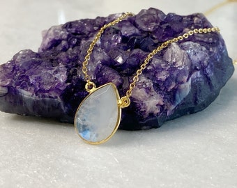 Gold Rainbow Moonstone Necklace, dainty 14K Gold vermeil Necklace, Layering Necklace, Gold Pendant, Delicate Necklace, June Birthstone