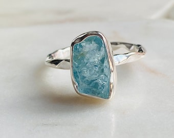 Silver Aquamarine ring, Sterling Silver Raw gemstone Ring, Cocktail Ring, Sterling silver statement ring, Solitaire ring, Blue Gemstone ring