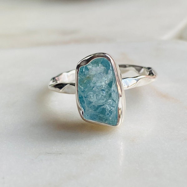 Silver Aquamarine ring, Sterling Silver Raw gemstone Ring, Cocktail Ring, Sterling silver statement ring, Solitaire ring, Blue Gemstone ring