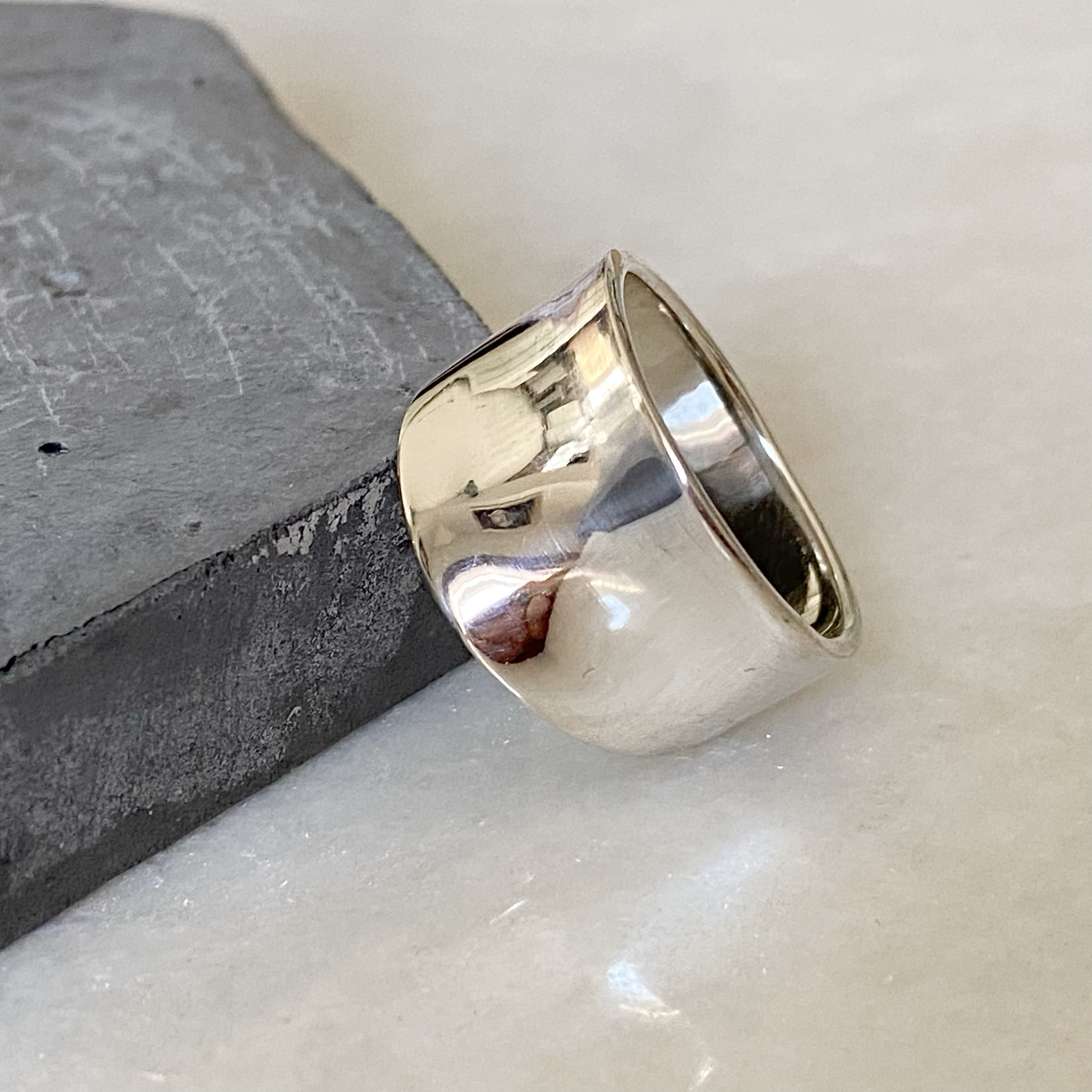 ambulance Memoriseren Veroorloven Sterling zilveren concave ring Brede gepolijste zilveren - Etsy Nederland