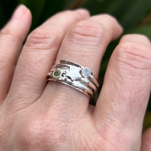 Sterling Silver Star Spinner ring, Moonstone and peridot gemstone ring, gemstone spinning ring, star spinner ring, Silver anxiety ring