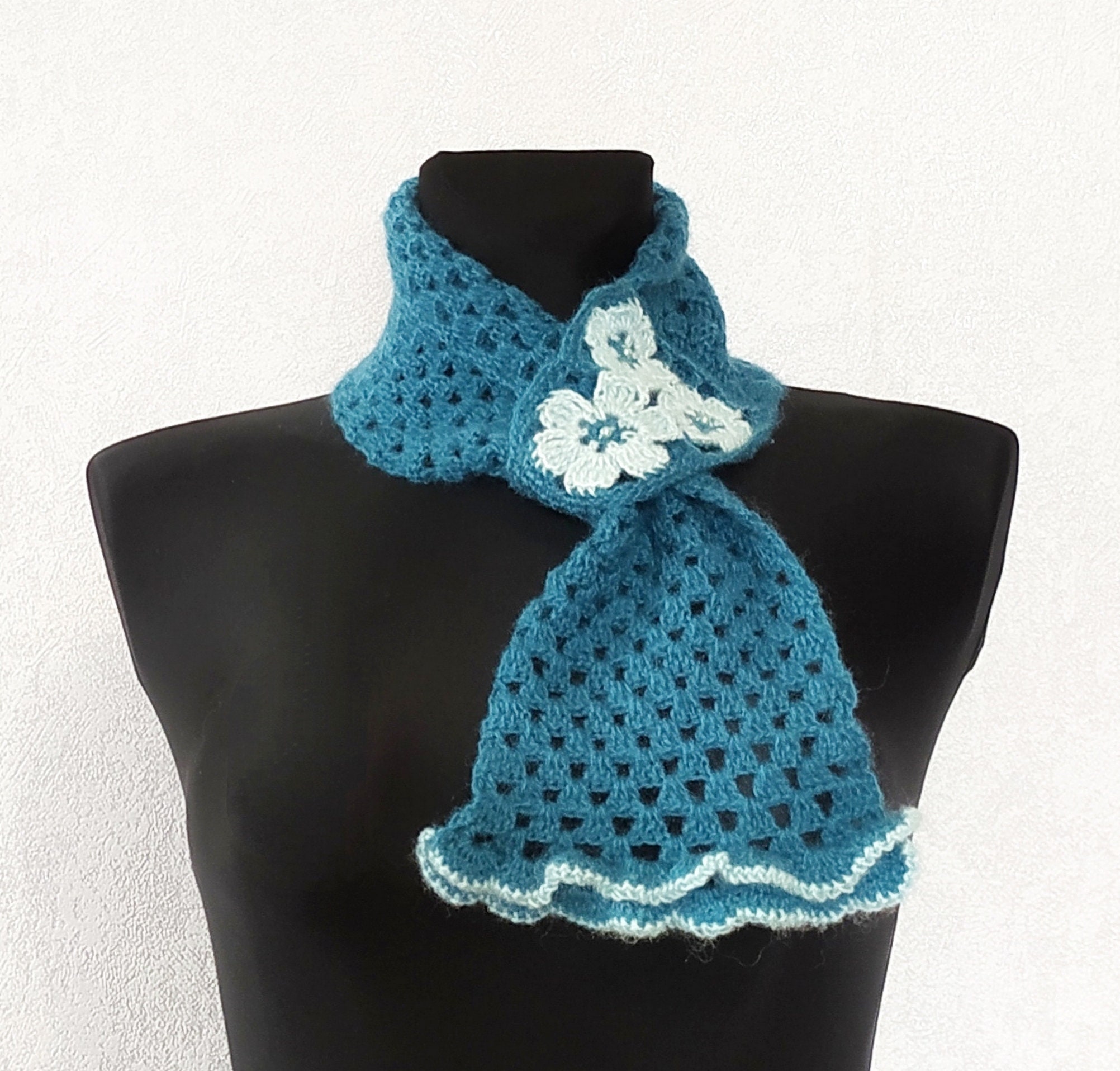 Triangle Keyhole Scarf Pattern Crochet Keyhole Scarf PATTERN PDF, Tutorial, Charts and Photo - Etsy