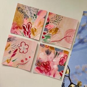 Ensemble de mini oeuvres d'art fleurs roses – 4 cartes postales originales peintes à la main | Fleurs acryliques et pastel à l'huile | Petite décoration murale romantique