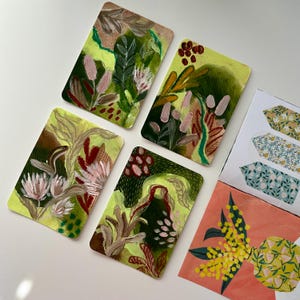Set di mini cartoline artistiche floreali verdi (4) – Carte botaniche originali in acrilico e pastello a olio / Arte floreale dipinta a mano per incorniciare o regalare