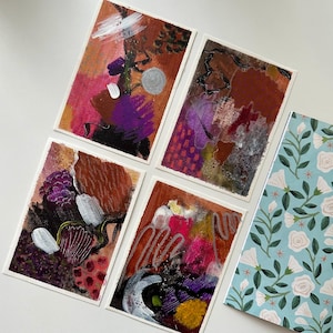 Mini set di 4 tele astratte fatte a mano – Opera d'arte originale in acrilico e pastello a olio in vivaci colori viola/rosa/arancione – arte murale moderna