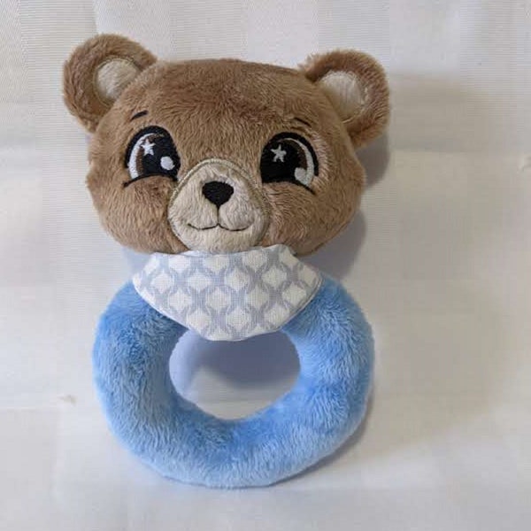 Archivo de bordado, sonajero "OSO", marco de 10x10cm con algunas pequeñas costuras a mano