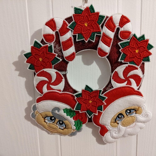 Kerstkrans, frame 16x26cm, ith, bestand voor borduurmachine, digitaal, afmeting: 30x30cm