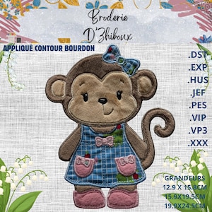 Peut inclure: Motif appliqué d'un singe souriant portant une robe à carreaux bleus avec des poches et des chaussures roses. Le singe a une tête brune avec un nœud et une queue bouclée. Le texte "Broderie D'Zhiboux" et "APPLIQUÉ CONTOUR BOURDON" sont en haut.