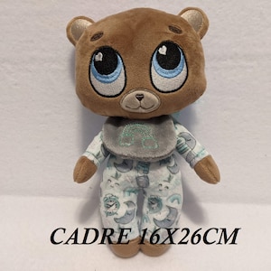 Borduurbestand, Teddybeer Willy frame 16x26cm met wat kleine handstiksels, afgewerkt formaat 38cm