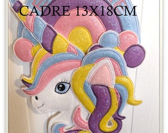 ITH, La Licorne Arc-en-ceil, Fichier broderie, cadre 13x18cm, mesure final : 32cm de haut x 19cm large