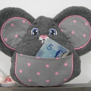 ITH The little tooth fairy mouse, this done completely in the hoop, ear hoop 100x100, mouse hoop 180x130