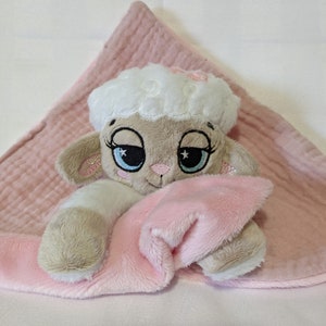 Borduurmap, Doudou Mouton, kader 10x10cm met een paar kleine handnaden