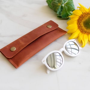 Leather case for glasses, Sunglasses case, Glasses case, Personalized engraved glasses case, Eyeglass cover, Sunglasses pouch, Reading glasses case, Leather glasses case, Glasses holder, Sunglass case, Glasses cover,Boyfriend gift, Personalized gift