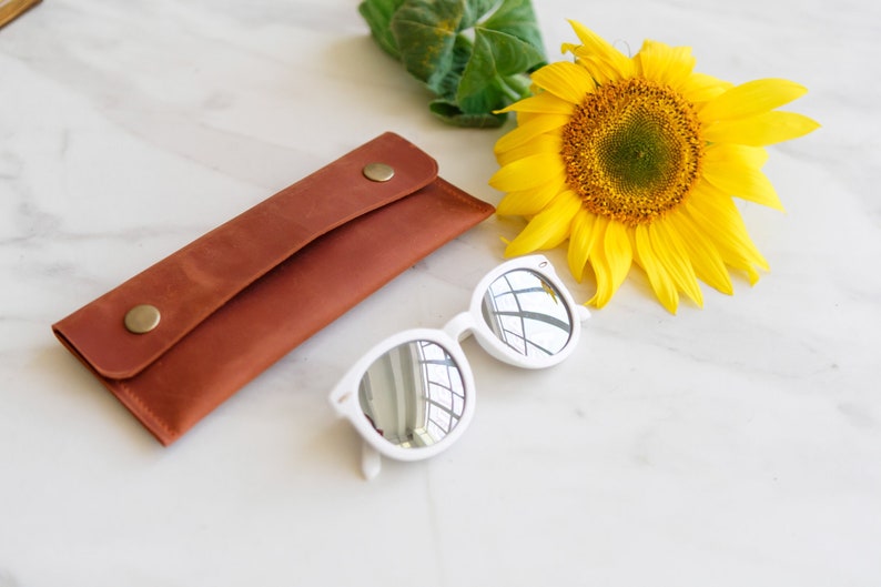 Leather case for glasses, Sunglasses case, Glasses case, Personalized engraved glasses case, Eyeglass cover, Sunglasses pouch, Reading glasses case, Leather glasses case, Glasses holder, Sunglass case, Glasses cover,Boyfriend gift, Personalized gift