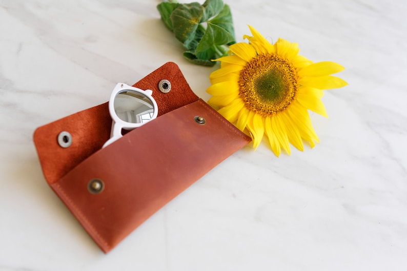 Leather case for glasses, Sunglasses case, Glasses case, Personalized engraved glasses case, Eyeglass cover, Sunglasses pouch, Reading glasses case, Leather glasses case, Glasses holder, Sunglass case, Glasses cover,Boyfriend gift, Personalized gift