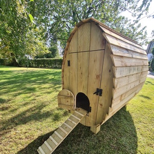 Egg-shaped chicken coop/hut for 12 standard chickens or 16 bantams. The Large Roosting Pod. Unique, unusual design. Handmade in Yorkshire.