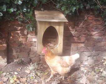 Wall mounted chicken nesting box. Ideal for free range chickens to encourage hens to lay eggs where you want them to rather than in bushes!
