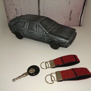 Keyring Karmann Scirocco 53B GTS & VW Golf 1 Gti Pirelli * Rainbow Stripes RED