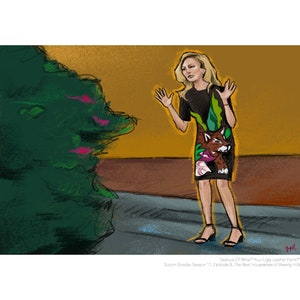 Puede incluir: Una mujer con un vestido negro con un estampado de zorro verde, rojo y naranja se para con los brazos en alto con una expresión de shock. El fondo es una pared amarilla y un arbusto verde.