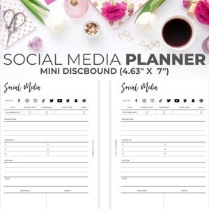 Puede incluir: Un planificador de redes sociales en blanco y negro con un diseño de encuadernación de disco mini. El planificador mide 11,76 cm por 17,78 cm y tiene una sección para cada plataforma de redes sociales, incluidas Facebook, Instagram, TikTok, Twitter, YouTube, Pinterest y LinkedIn. El planificador incluye secciones para el tipo de publicación, la descripción, el pie de foto, los hashtags y las notas.
