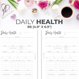 Puede incluir: Dos páginas imprimibles de seguimiento de salud diario en blanco y negro. Cada página tiene secciones para el sueño, el estado de ánimo, el agua, los pasos, las comidas, el ejercicio, las calorías consumidas, las calorías quemadas, el cuidado personal diario, la afirmación diaria y los pensamientos diarios. Las páginas están etiquetadas como "Daily Health" y tienen un tamaño B6 (12,4 cm x 17,5 cm).