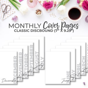 Puede incluir: Doce páginas de portada mensuales imprimibles para una agenda clásica de anillas. Las páginas son blancas con texto gris. Los meses están listados en orden de diciembre a enero. El texto "MONTHLY Cover Pages" y "CLASSIC DISCBOUND (7" x 9.25")" está en la parte superior de la imagen.