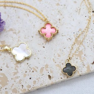 Colar de trevo de madrepérola elegante pingente de ouro para boa sorte colar de pingente de sorte feito à mão com trevo de ouro colar de trevo doce
