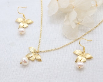 Orchid Flower & White Round Freshwater Pearl Necklace Earrings Set, Graceful White Pearl Necklace, Handmade Bridal Necklace, Gift for her