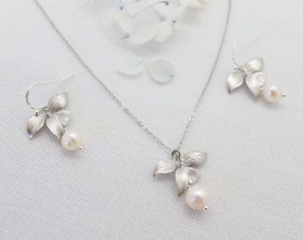 Orchid Flower & White Round Freshwater Pearl Necklace Earrings Set, Graceful White Pearl Necklace, Handmade Bridal Necklace, Gift for her