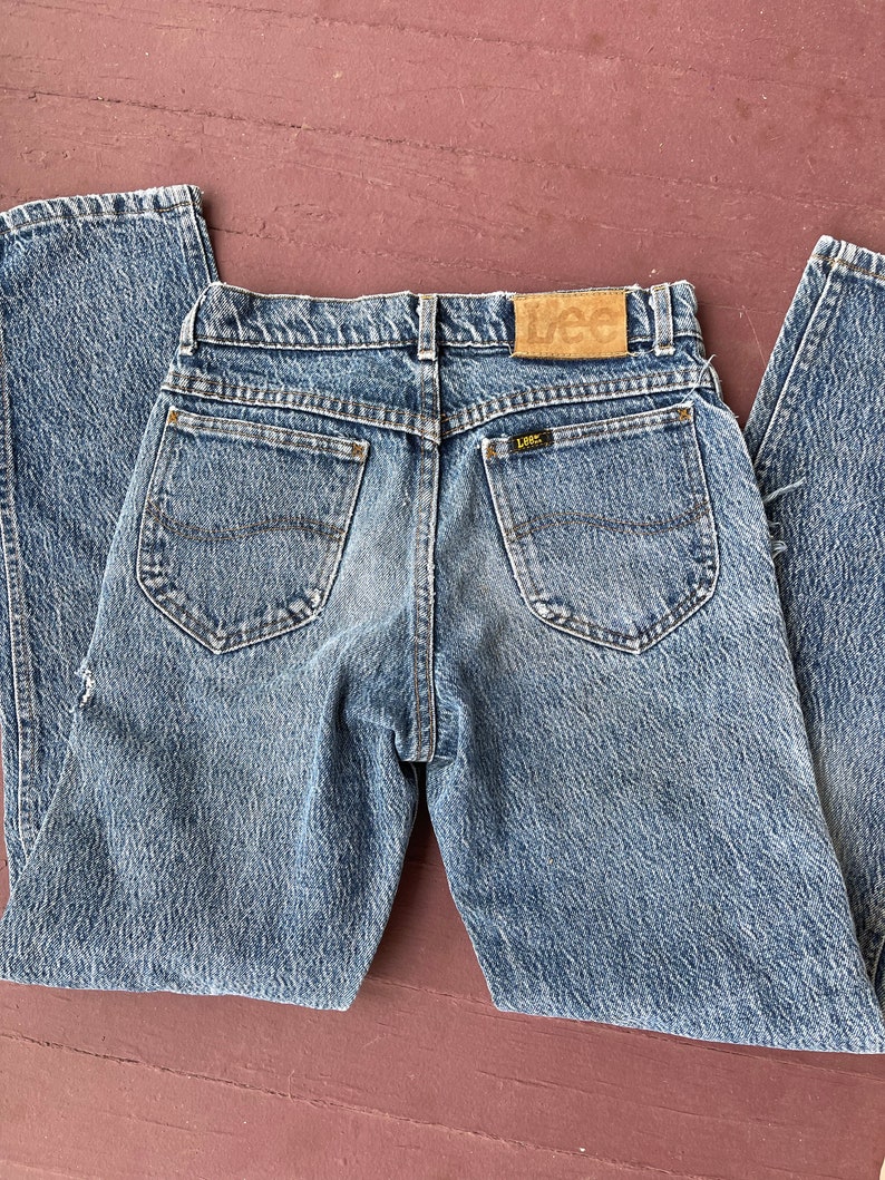 Vintage 90s Lee jeans straight style mom jeans classic trendy medium wash image 5