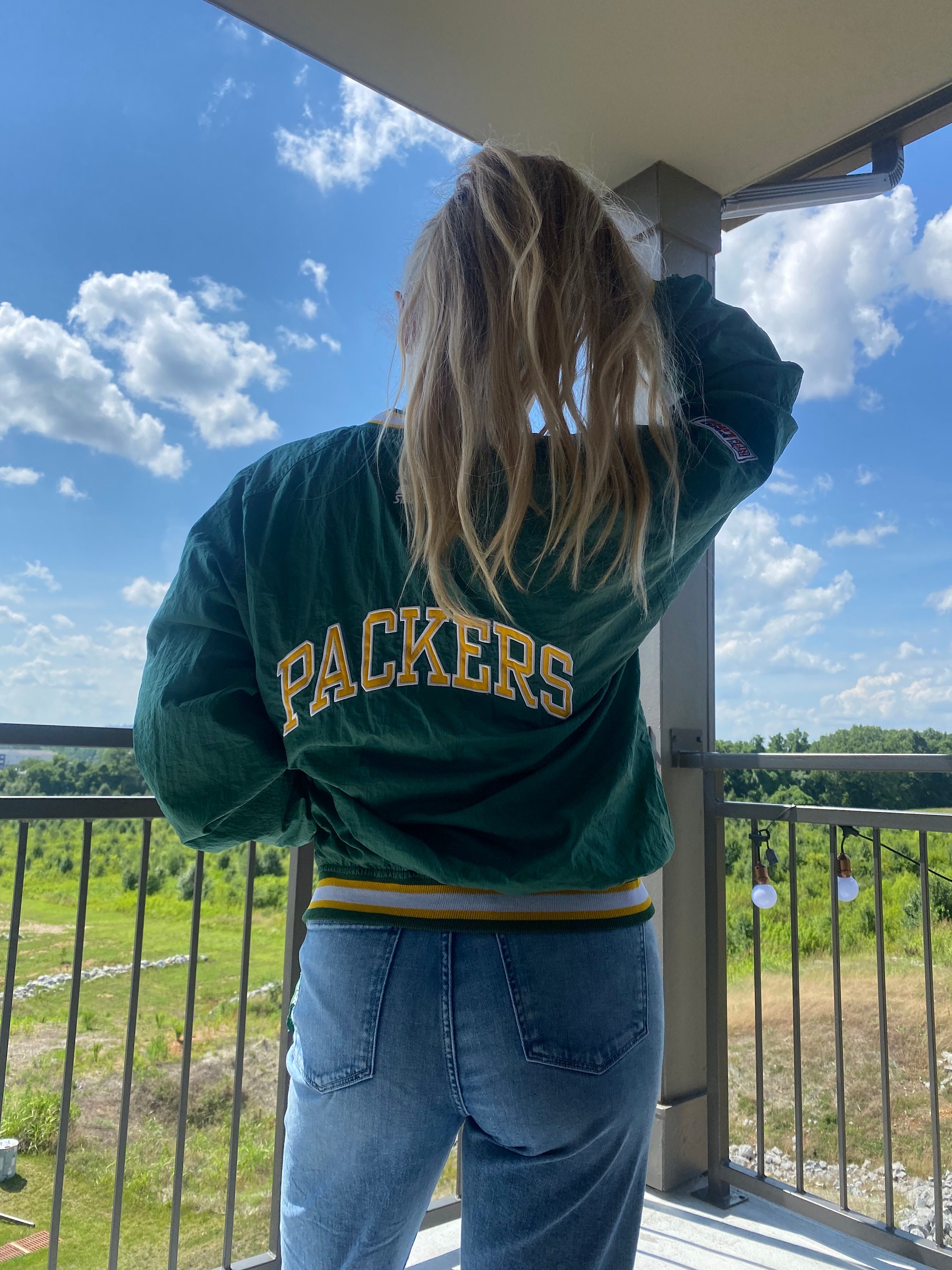 Green Bay Packers Women's Cropped Tie-Dye Fleece Pullover Sweatshirt at the  Packers Pro Shop