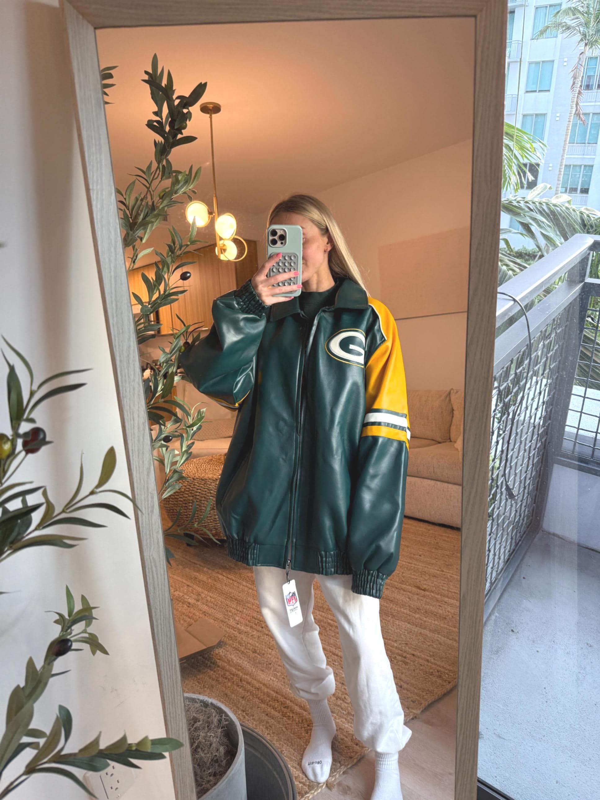 vintage 90s イグアナグリーン 短丈 オーバーサイズレザージャケット Vintage 90s Green Bay Packers Jacket Vegan Leather Champion Zip up