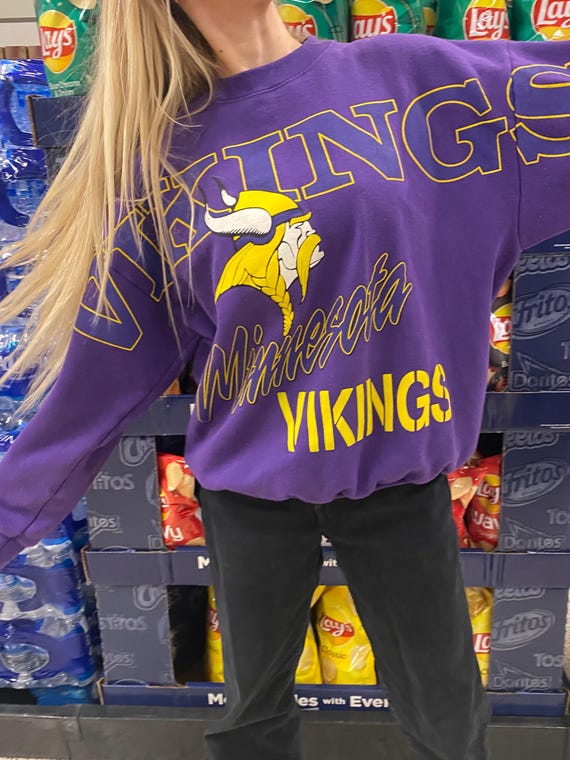 トップス 90s NFL MINNESOTA VIKINGS SWEAT Vintage 90s Minnesota Vikings NFL Rugby Purple Sweatshirt