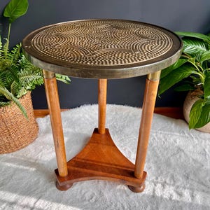 Ronde art-decotafel, Secession-tafel, Guéridon-tafel, antieke art nouveau-tafel, tafel met messing blad, sokkel bijzettafel