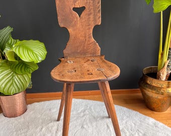 Antiker Schweizer Volkskunst Stuhl: Wabi Sabi Möbel