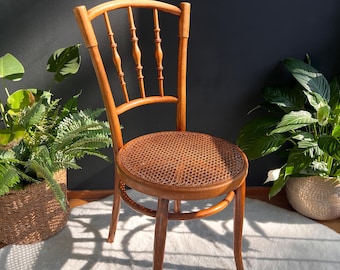 値下げしました！！。木製手掛け付き椅子 値下げしました！！。木製手掛け付き椅子