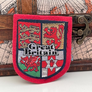 Vintage Patch GREAT BRITAIN Coat Of Arms Souvenir Woven Sew On Cloth Badge