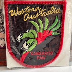 Vintage Patch WESTERN AUSTRALIA Kangaroo Paw Souvenir Woven Sew On Cloth Badge