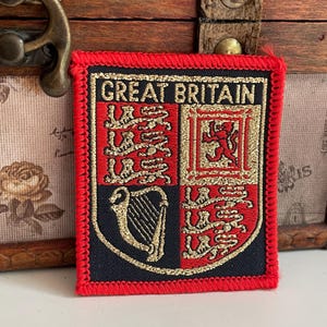 Vintage Patch GREAT BRITAIN Coat of Arms Souvenir Sew On Cloth Badge Patch