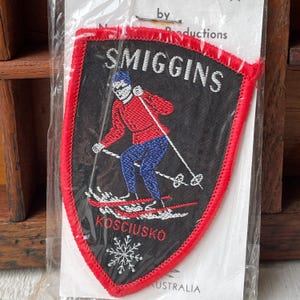 Vintage SMIGGINS Patch Kosciusko Skiing New South Wales Australia Souvenir Cloth Badge